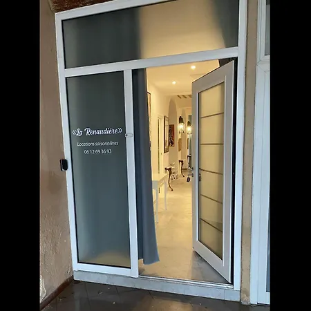 La Renaudiere Apartment